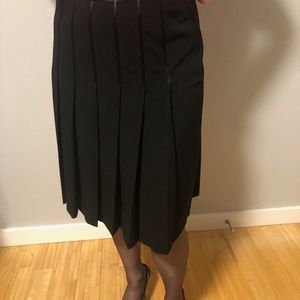 Deane & White beautiful black pleated skirt. Never worn, new condition